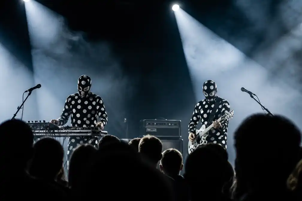 Canadees duo Angine de Poitrine speelt eerste Vlaamse concert in volgelopen Trix in Borgerhout