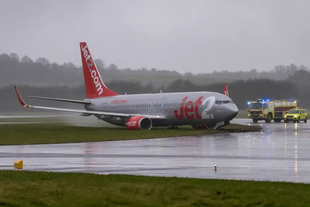 Jet2-toestel raakt naast landingsbaan op Birmingham Airport tijdens storm Boelo