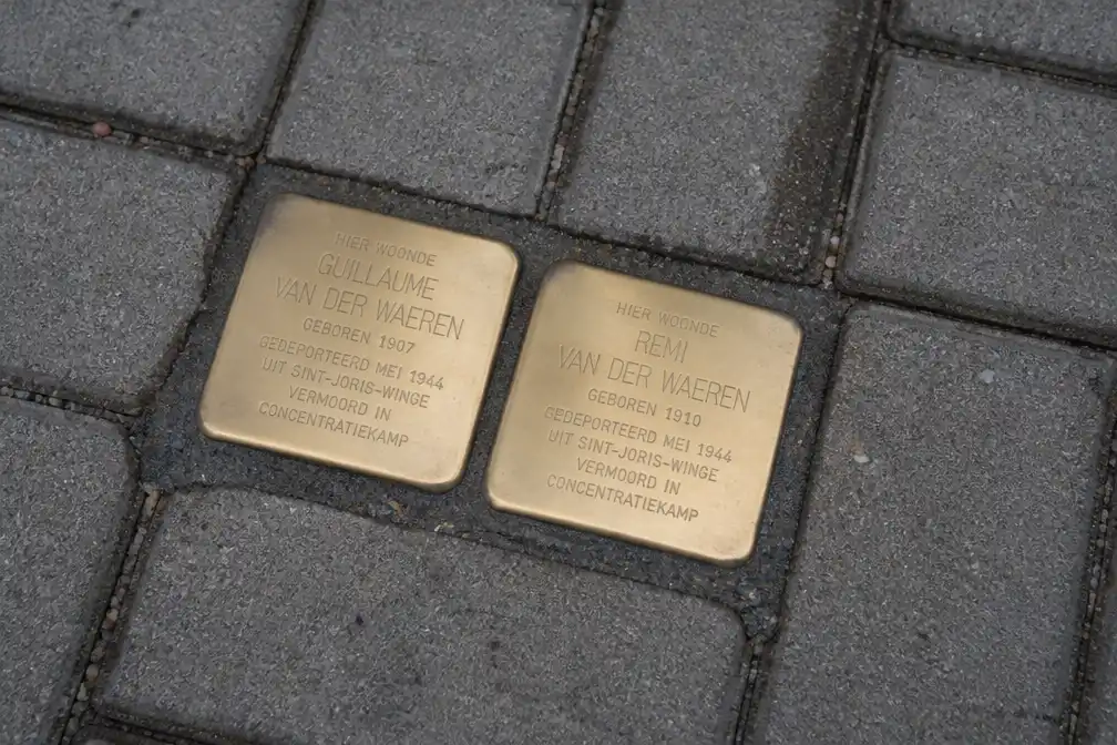 Twee struikelstenen in Sint-Joris-Winge eren broers Van der Waeren