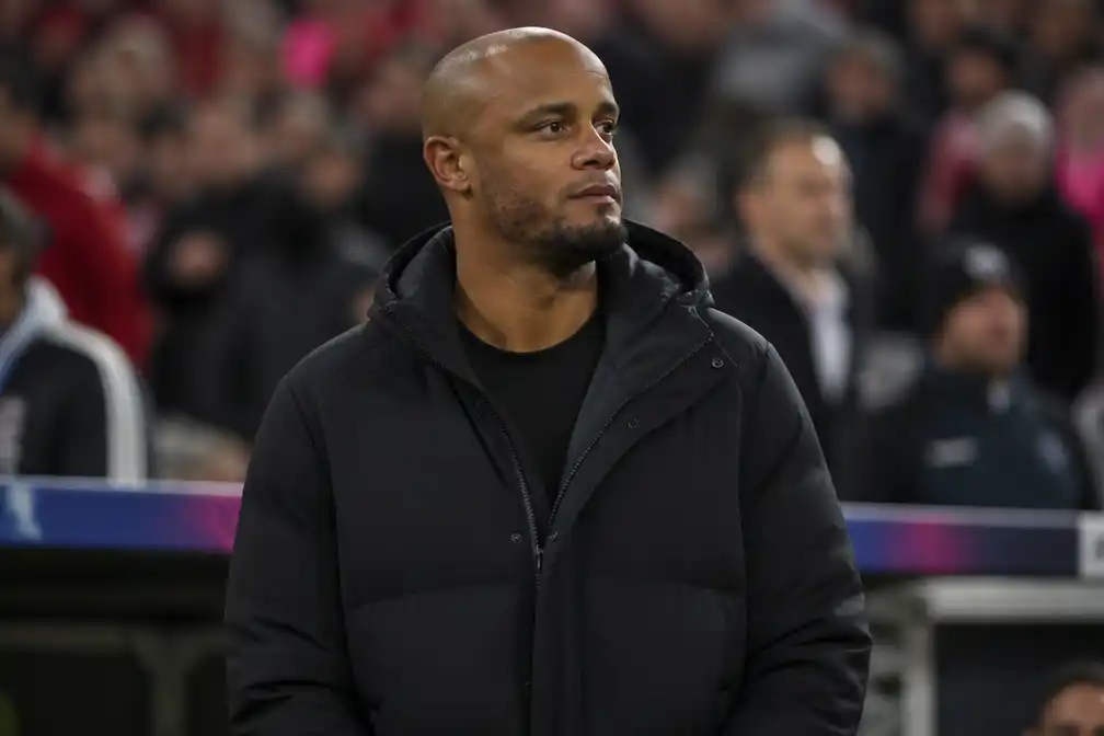 Bayern-coach Vincent Kompany moet noodgedwongen rusten na overwerk