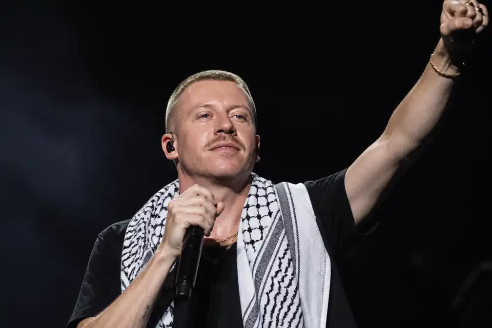 Macklemore opent Free Palestine-minitournee in Dublin met oproep tot eenheid