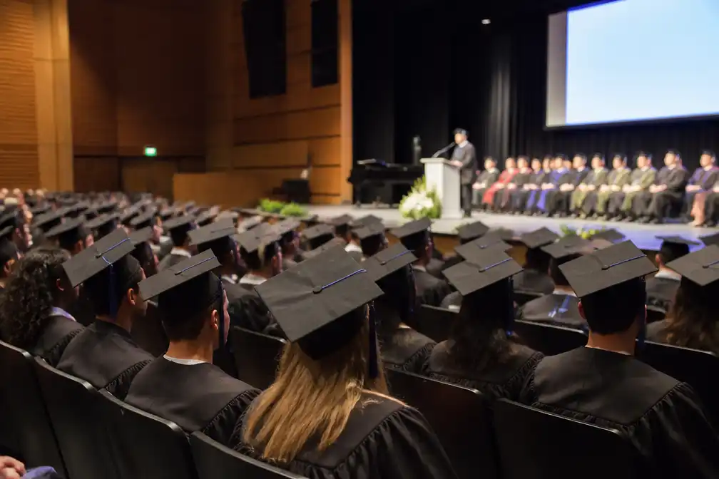 Zo'n 1.300 Odisee-studenten vieren proclamatie, samen 61 nationaliteiten