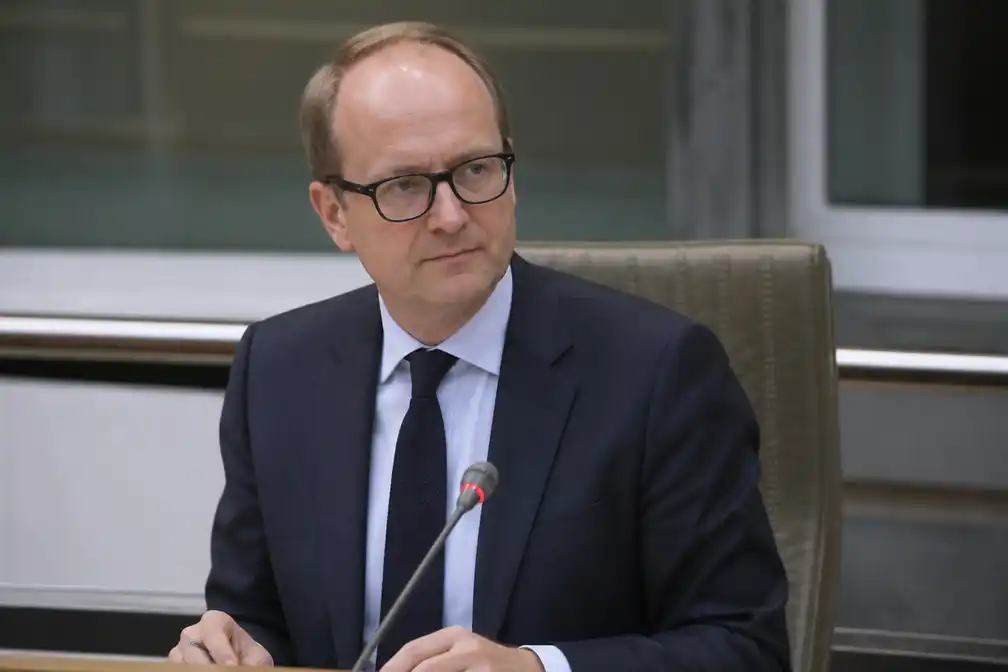 Weyts houdt vast aan wegenvignet zonder bufferzones voor grensgemeenten