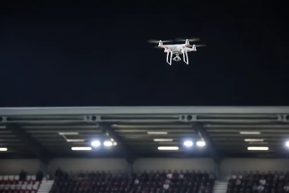 Arsenal uit League Cup na strafschoppen tegen Fleetwood Town, duel stil door drone
