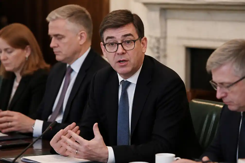 Burnham maant ministers tot stilte over Brexit voor herziening EU-koers