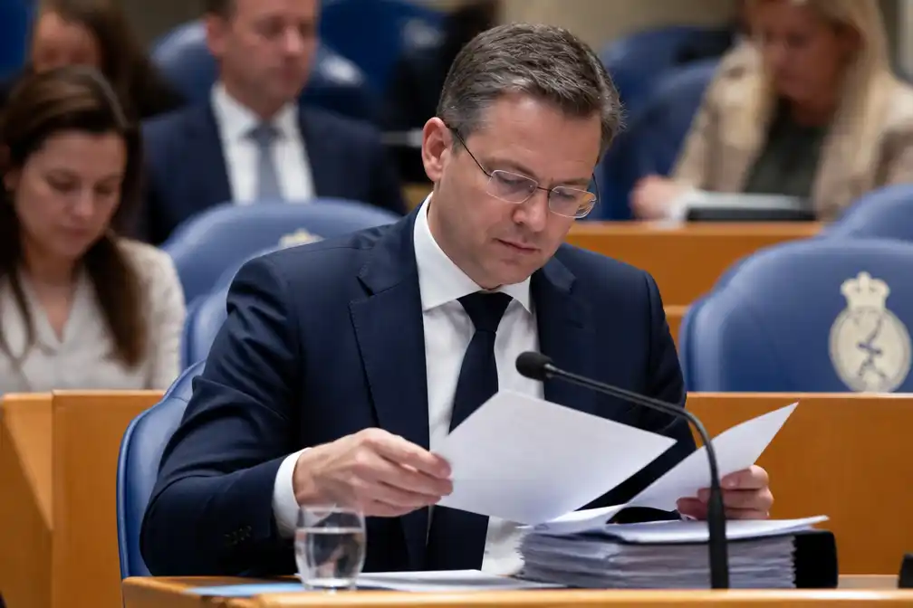 Documenten: Heinen vond renteplafond studieleningen al in maart te duur