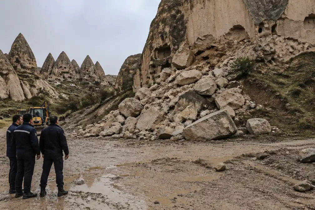 Rotsformatie stort in na zware regenval in Cappadocië, minstens drie doden
