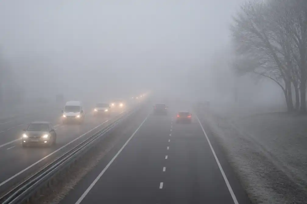 KNMI geeft code geel af voor dichte mist in hele land