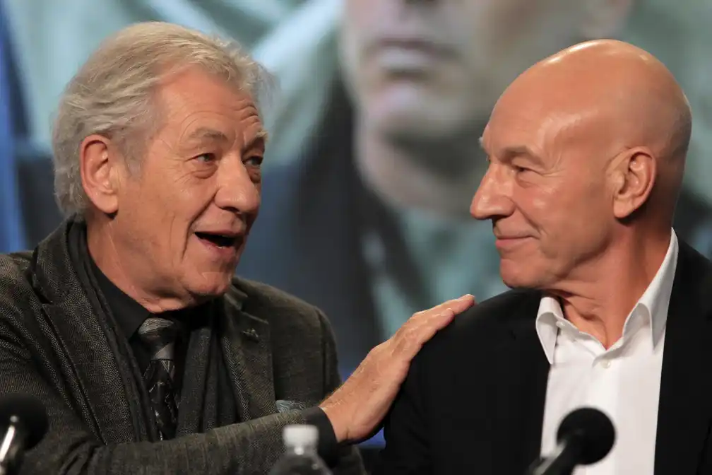 Ian McKellen prijst overleden vriend en collega Patrick Stewart (86)