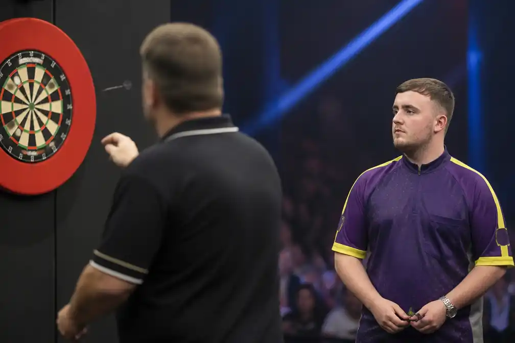 Netflix-dartsshow Beat Luke Littler onder vuur door kritiek op selectie amateurs