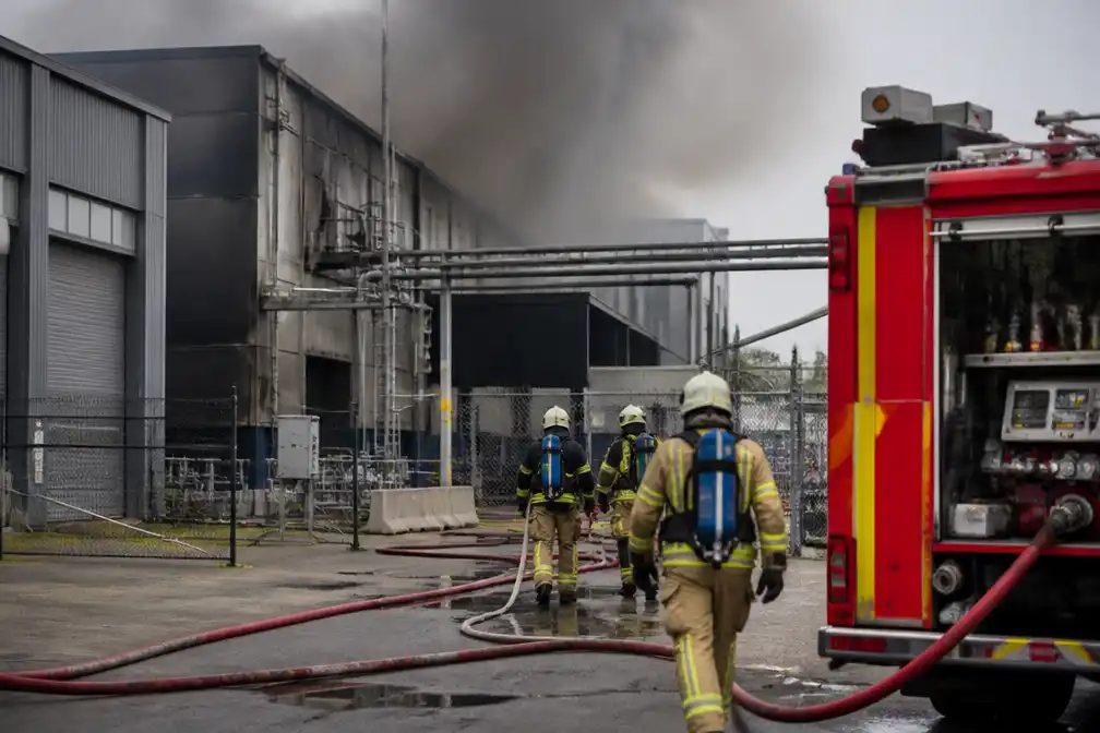 Brand bij Ekopak in Deinze: gebouw uit voorzorg ontruimd om explosiegevaar