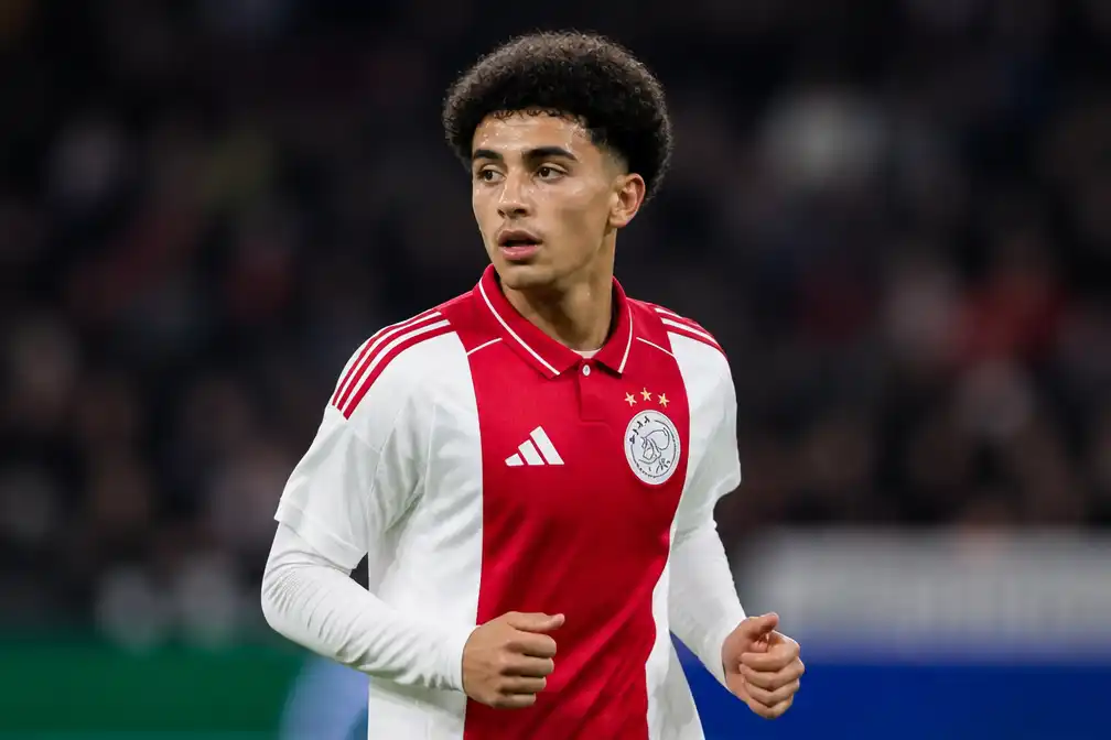 Ajax-revelatie Abdellah Ouazane (17) koos na stage bij Feyenoord voor Ajax