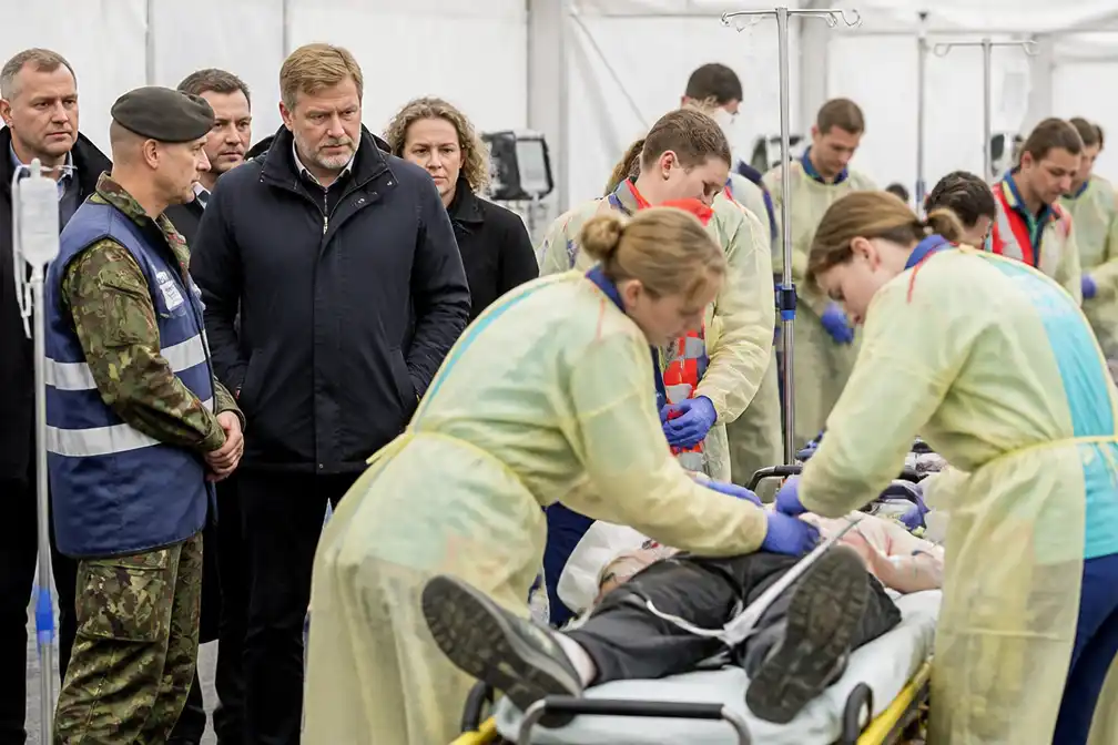 Koning Willem-Alexander bij grootste oefening Calamiteitenhospitaal in Amersfoort