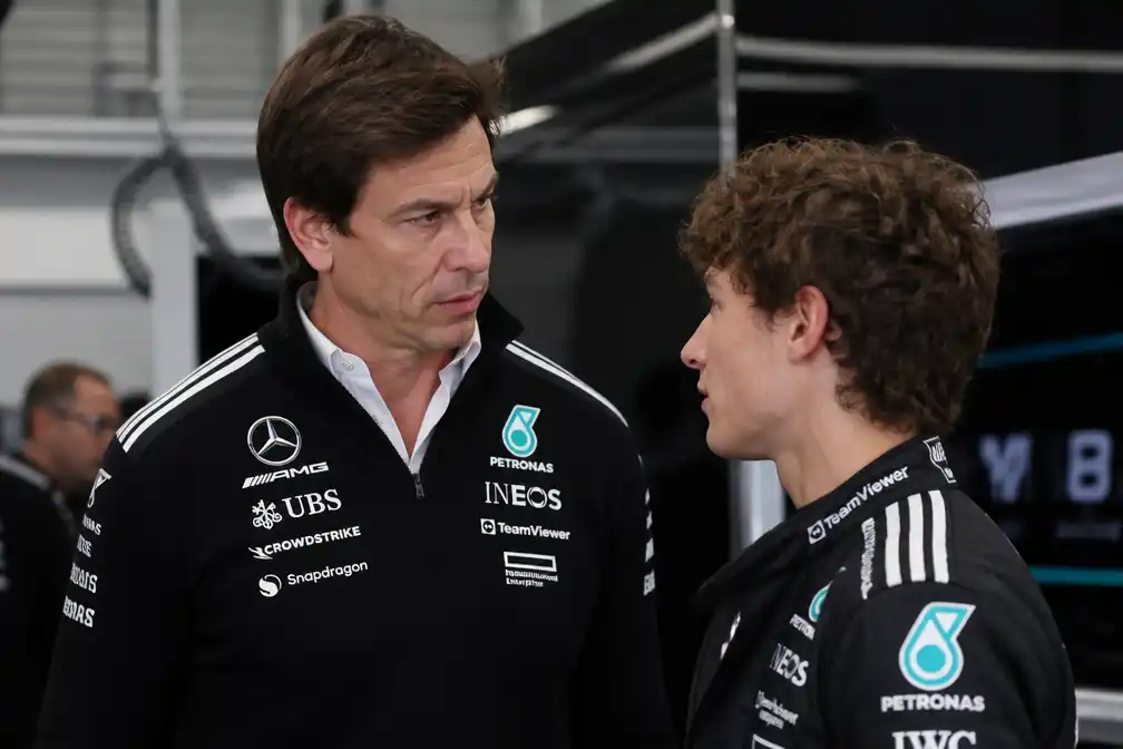 Wolff verdedigt Antonelli: 'Meer dan 10 miljoen euro in hem geïnvesteerd'