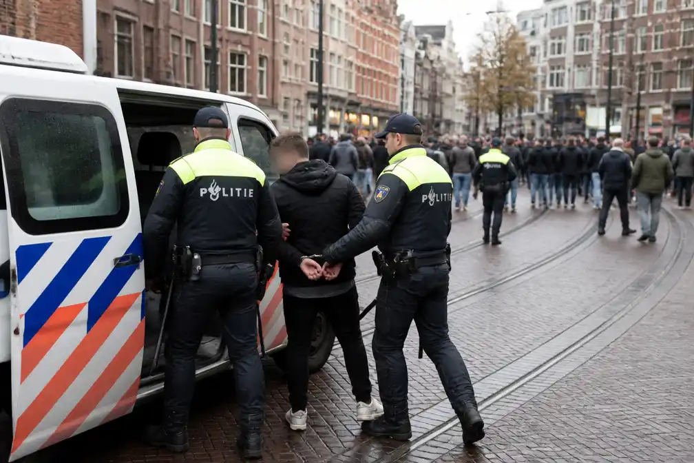 Politie Den Haag houdt vier mensen aan na oproep tot rellen in binnenstad