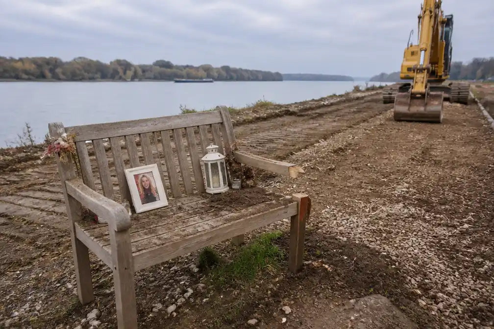 Herdenkingsbank voor Katja Nuyts beschadigd bij werken langs de Schelde in Hemiksem