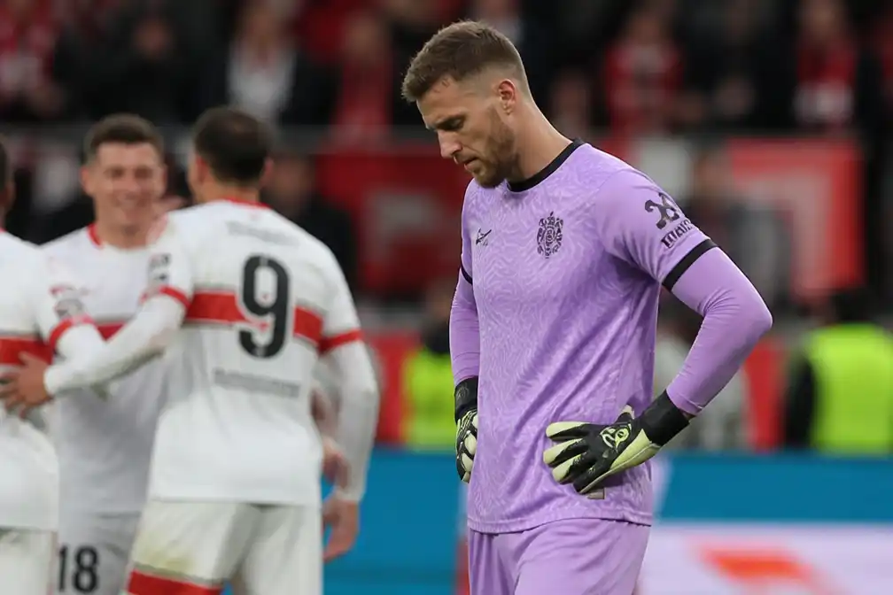 Leverkusen verliest thuis met 2-4 van Stuttgart, Flekken incasseert vier goals