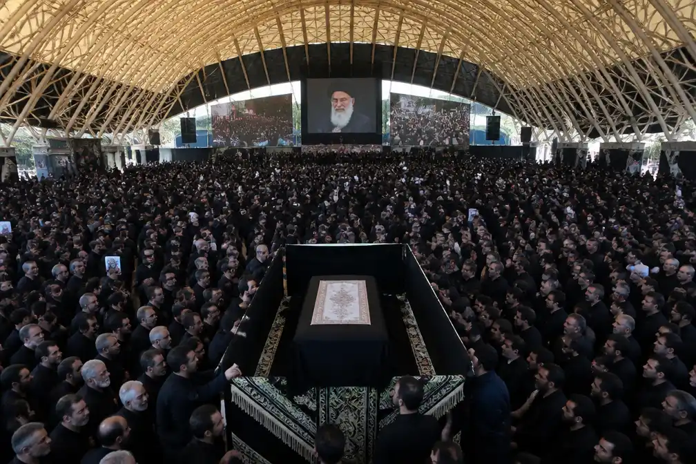 Iran start zesdaagse begrafenis voor hoogste leider Ali Khamenei, omgekomen bij februari-luchtaanvallen