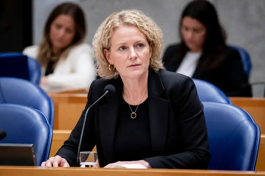 Letschert trots op plan voor verplichte stagevergoeding