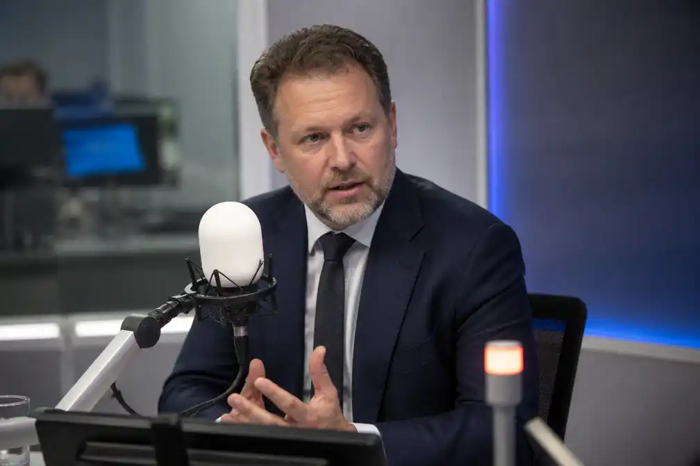 Minister Van den Brink zet volgende stap tegen asielweigergemeenten