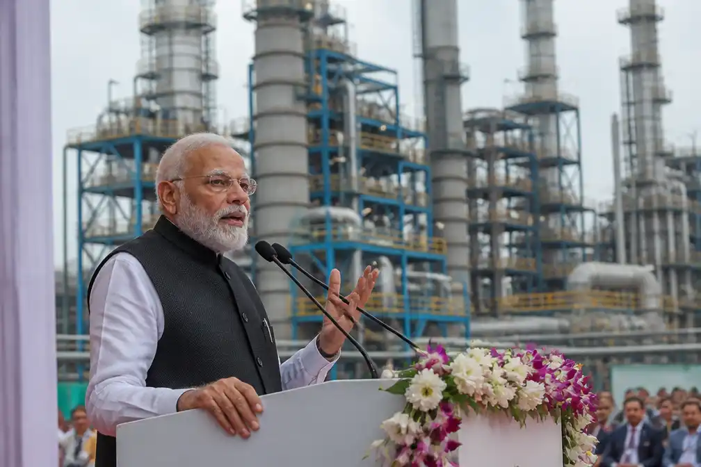 India blijft investeren in nieuwe olieraffinaderijen, zegt Modi