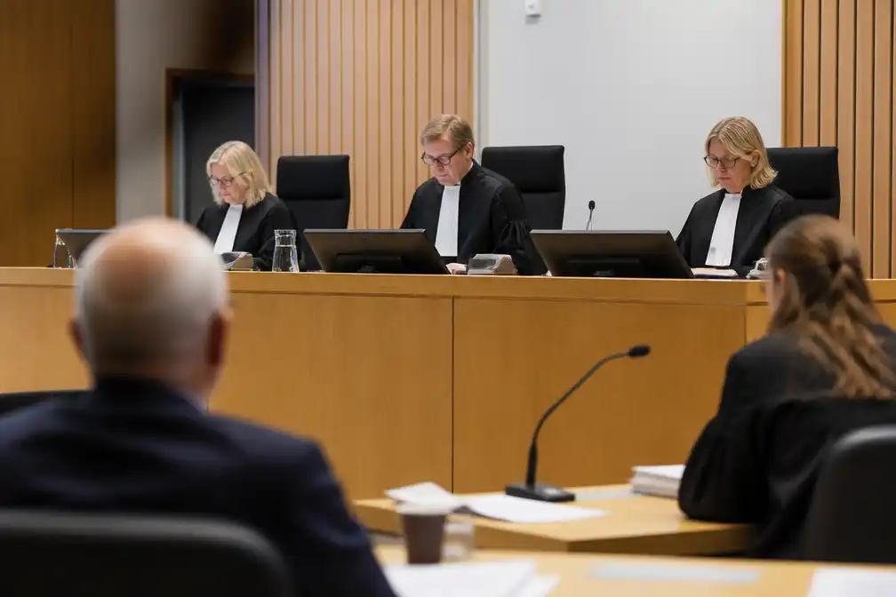Oud-burgemeester Hendrik-Ido-Ambacht krijgt 12 maanden cel voor kinderporno