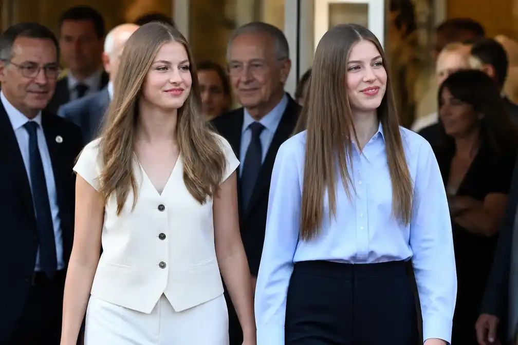 Spaanse prinses Leonor verrast zus Sofía tijdens werkbezoek in Zaragoza