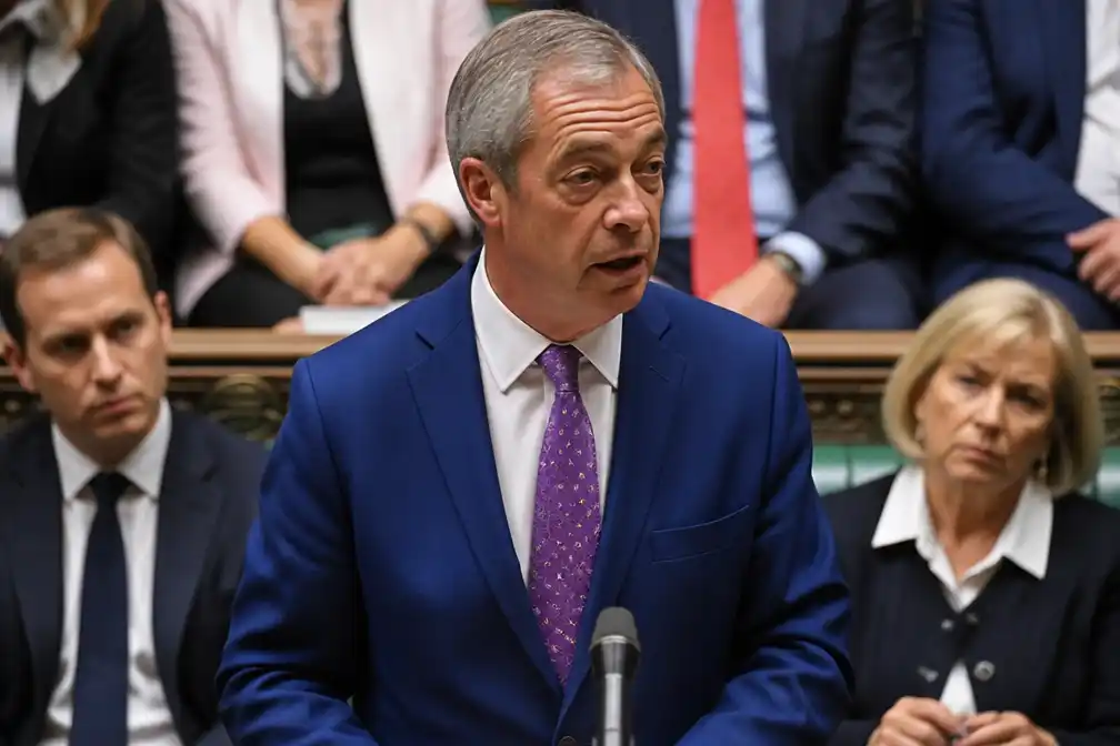 Farage geeft zetel op en stelt zich direct herkiesbaar