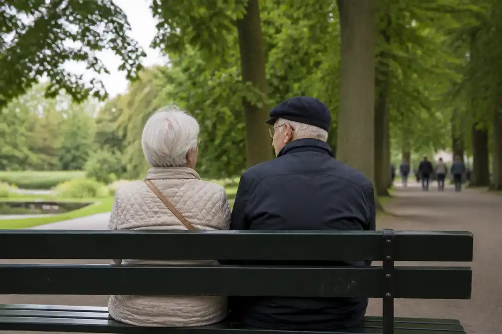 Levensverwachting Belgen stijgt naar 82,5 jaar in 2025, kloof man-vrouw kleiner