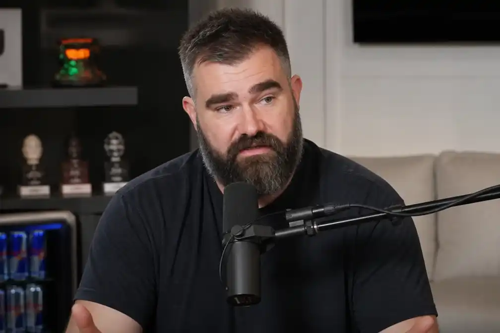 Jason Kelce lovend over bruiloft Taylor Swift en Travis Kelce, onthult aantal biertjes
