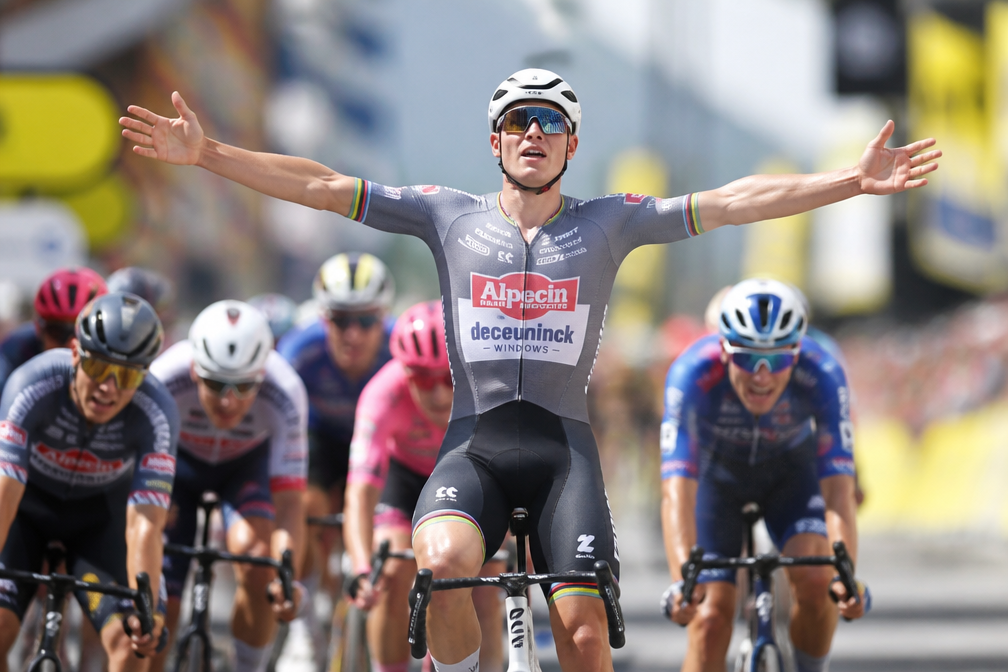 Internationale media loven 'magistrale' etappezege Mathieu van der Poel in Tour