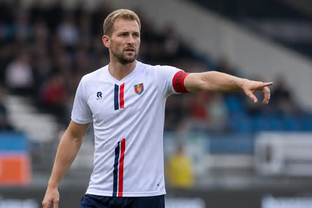Telstar-aanvoerder Danny Bakker vertrekt naar Zuid-Koreaanse club FC Anyang