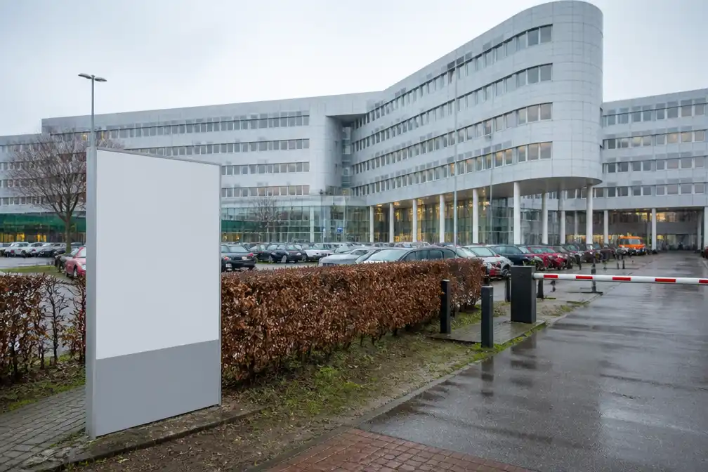 Zanger Jeroen Hazes dagen na opname met vage klachten verlamd vanaf zijn hals