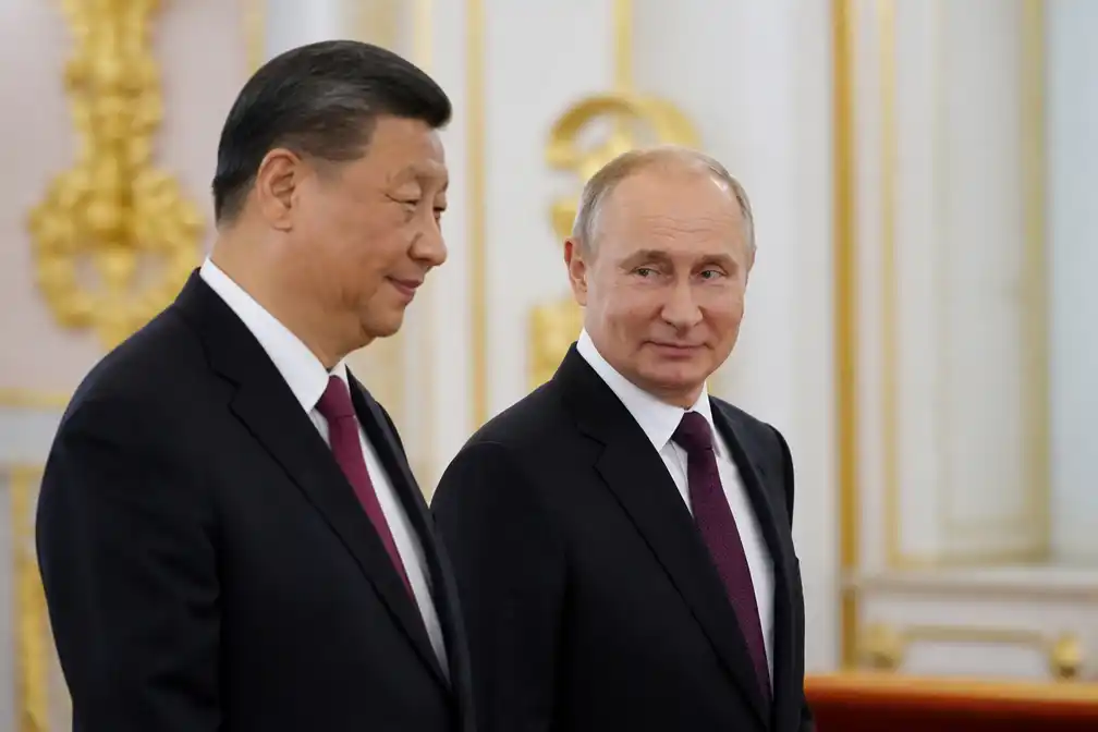 China's Xi smeedt banden met mogelijke opvolgers Poetin, meldt WSJ