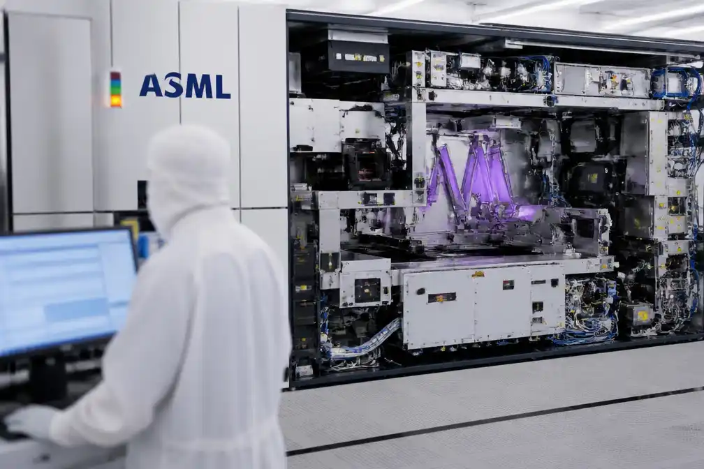 ASML verhoogt financiële verwachtingen na sterk tweede kwartaal door AI-investeringen