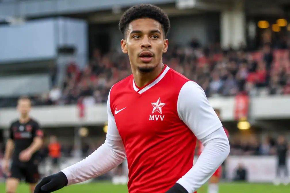 MVV-aanvaller Ilano Silva Timas, ex-maaltijdbezorger, transfereert naar Excelsior in de Eredivisie