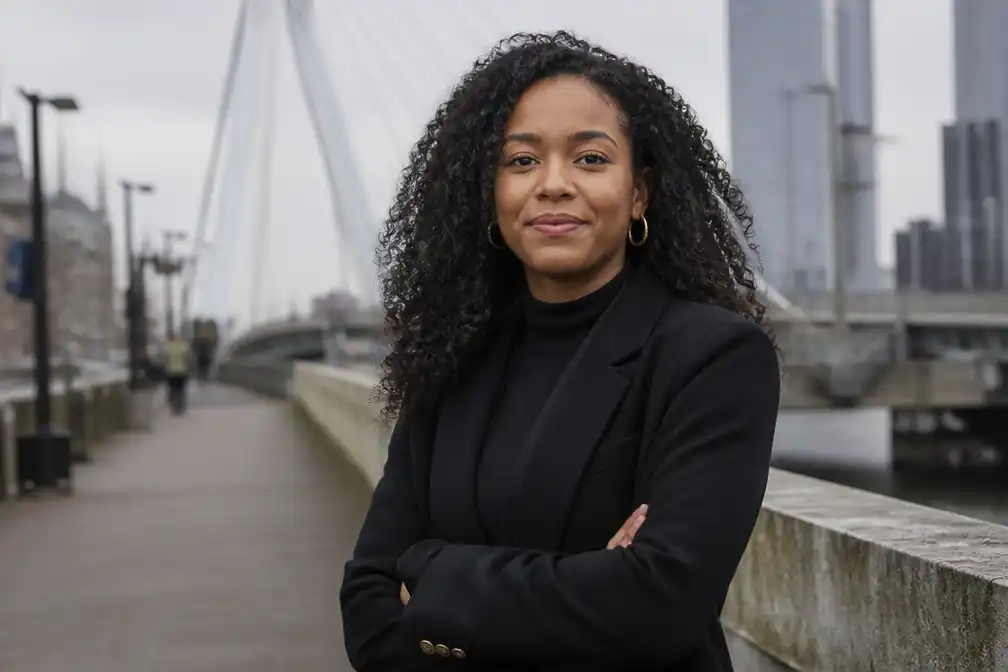 Joan Nunnely wordt door politieke stunt wethouder in Rotterdam