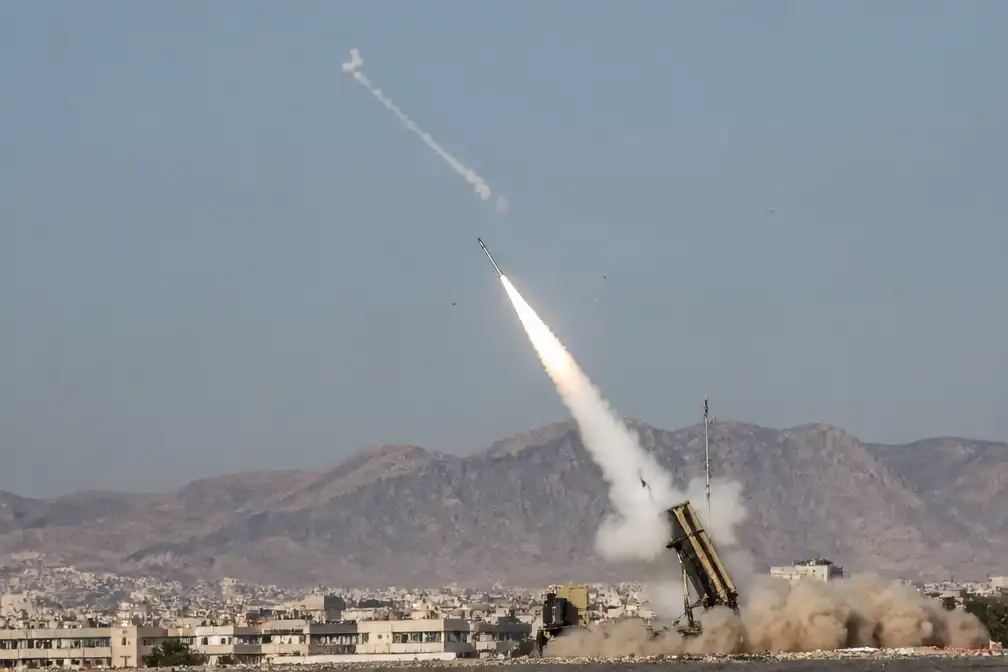 Iran vuurt raketten af op Jordaanse Aqaba; Israëlische en Jordaanse strijdkrachten onderscheppen er een