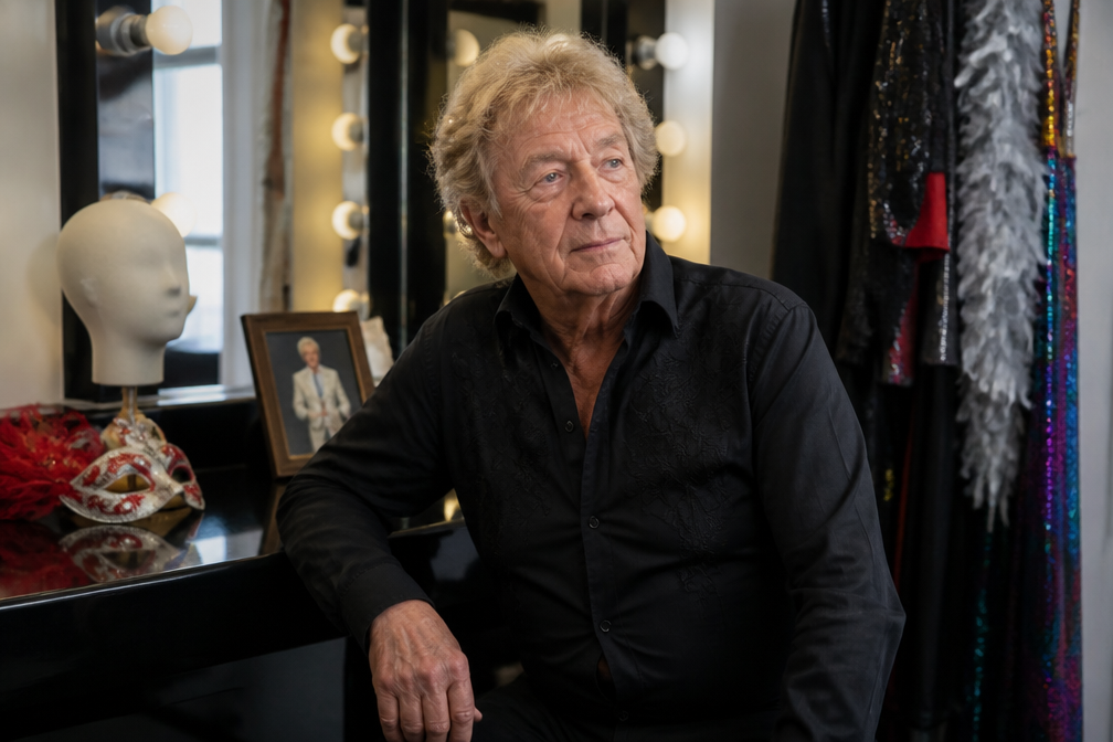 Britse entertainer Barrie Stevens (82) sluit theatercarrière af met laatste solovoorstelling in juli 2026