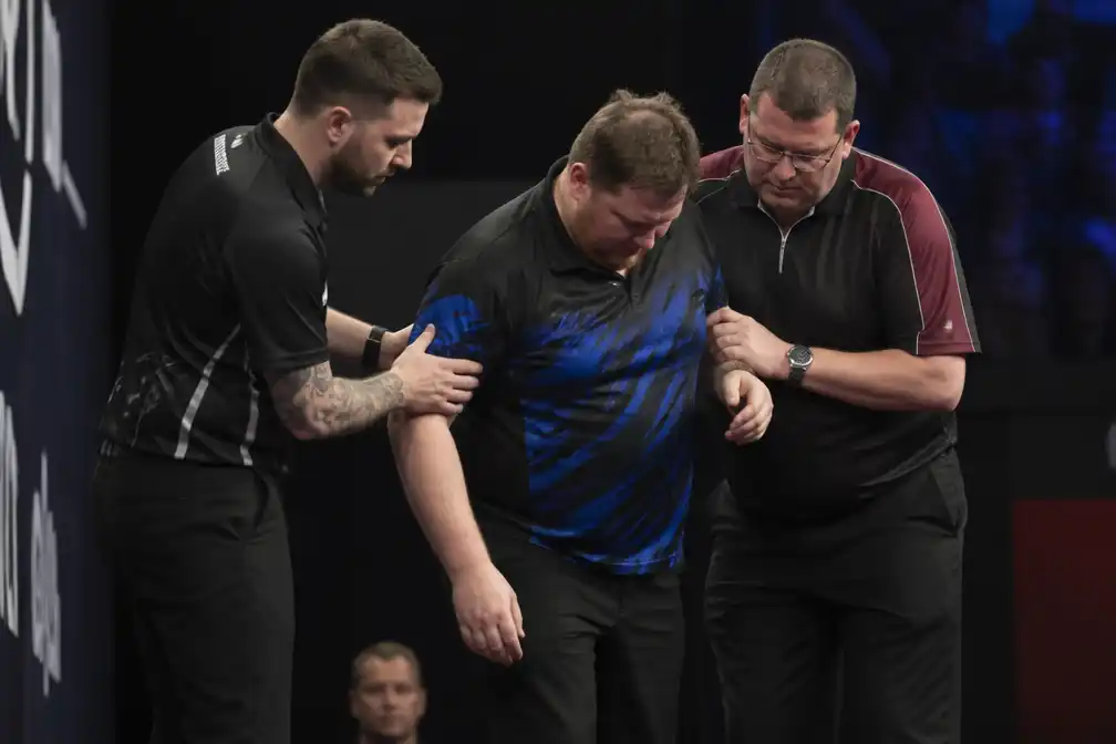 Darter Cameron Menzies onwel op podium World Match Play, naar ziekenhuis