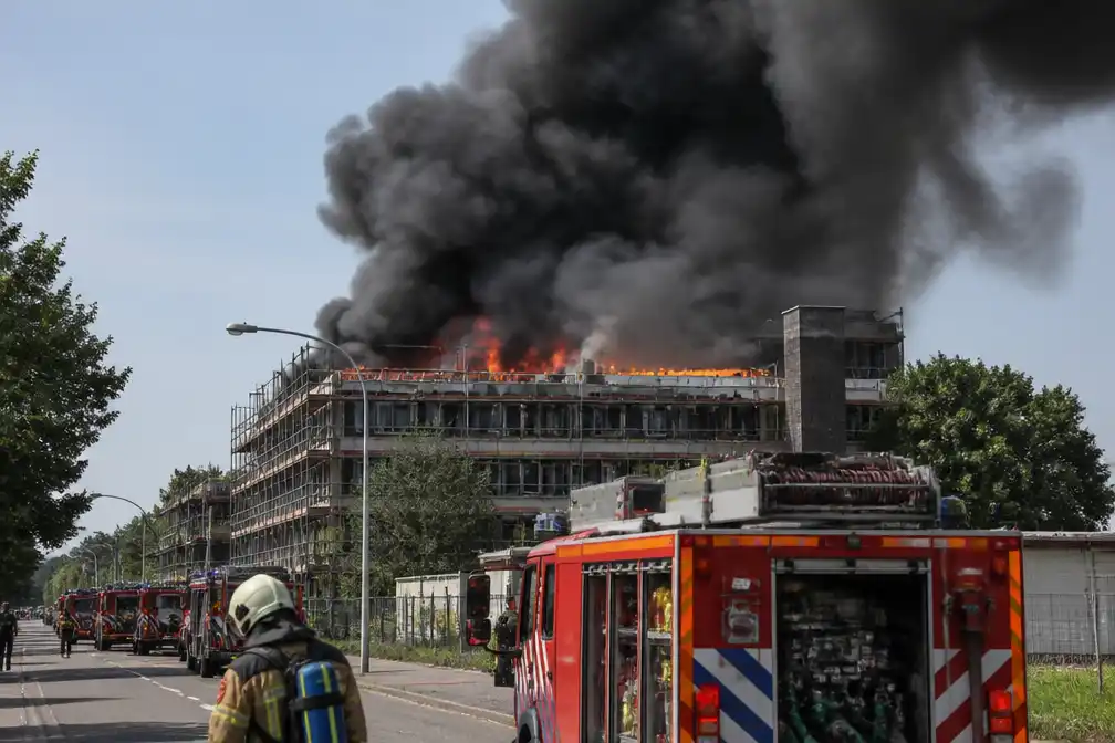 Grote brand in aanbouw zijnd appartementencomplex in Maastricht