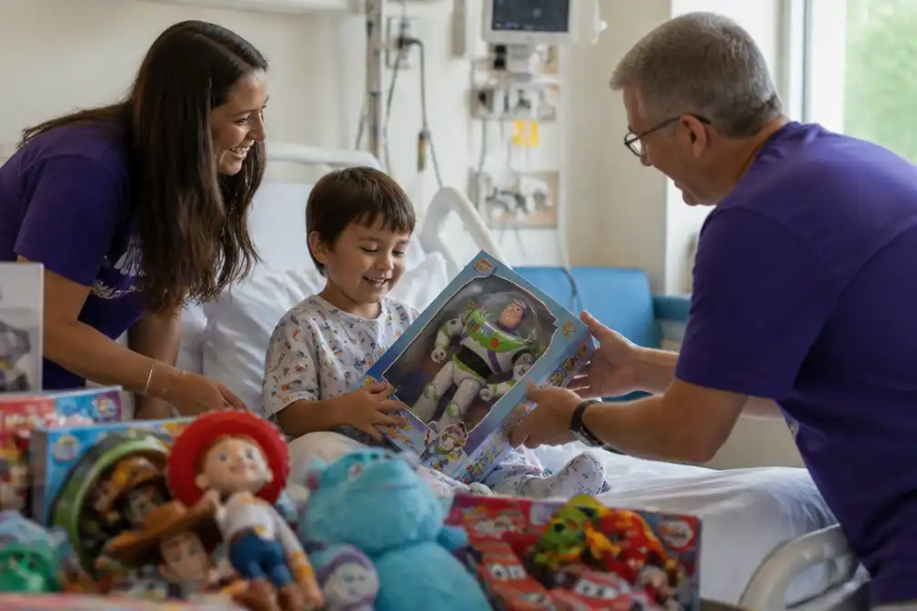 Disney en Pixar schenken meer dan 18.000 speelgoed aan zieke kinderen