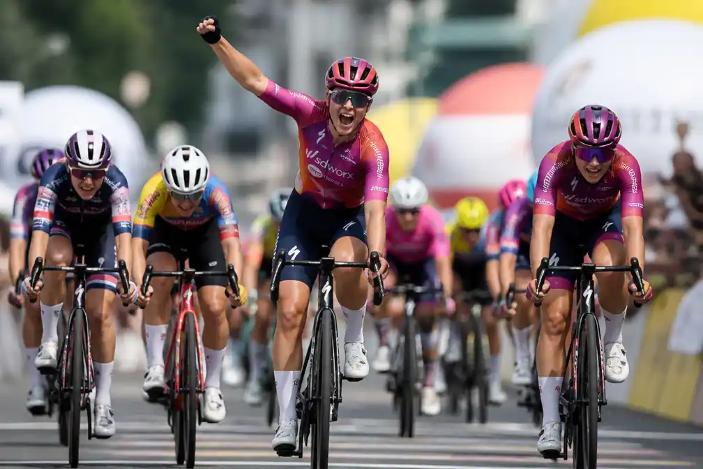 Lorena Wiebes wint openingsetappe Ronde van Polen voor vrouwen