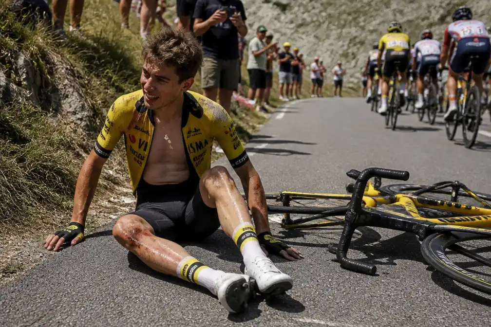 Val Sepp Kuss vat rampzalige Tour de France Visma-Lease a Bike samen
