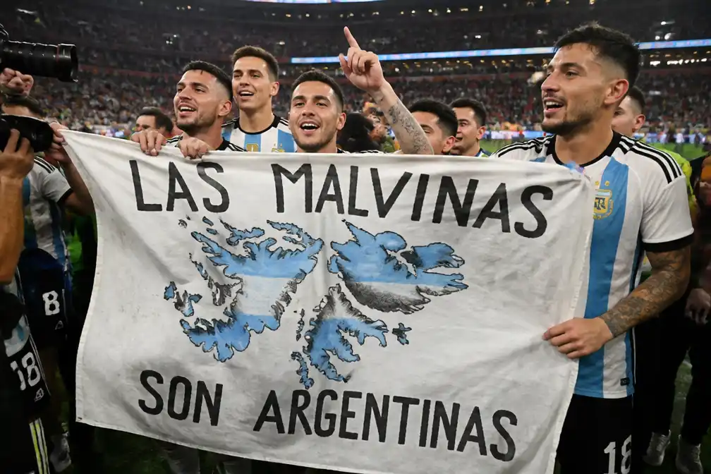 FIFA start tuchtprocedure tegen Argentinië om Falkland-spandoek en finale-rel