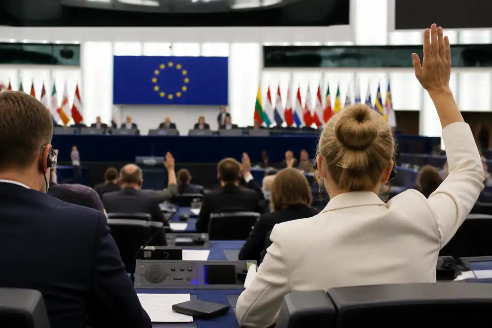 EU akkoord over herziening rechten vliegtuigpassagiers, compensatie bij 3 uur vertraging blijft