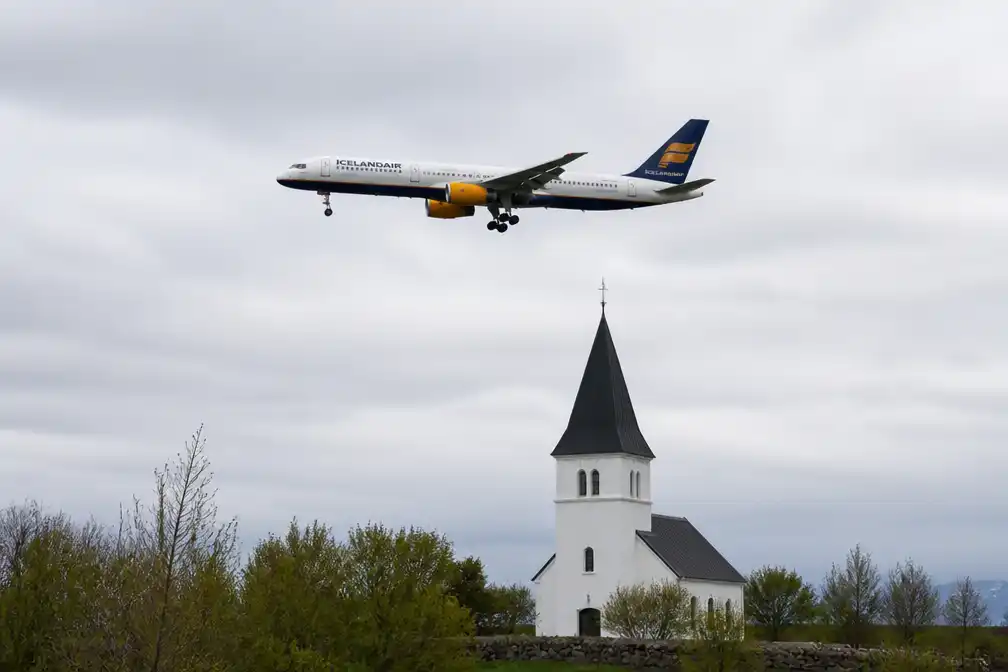 Icelandair-piloten verliezen vliegbrevet na laagvliegende 'rondje om de kerk' met Boeing 757